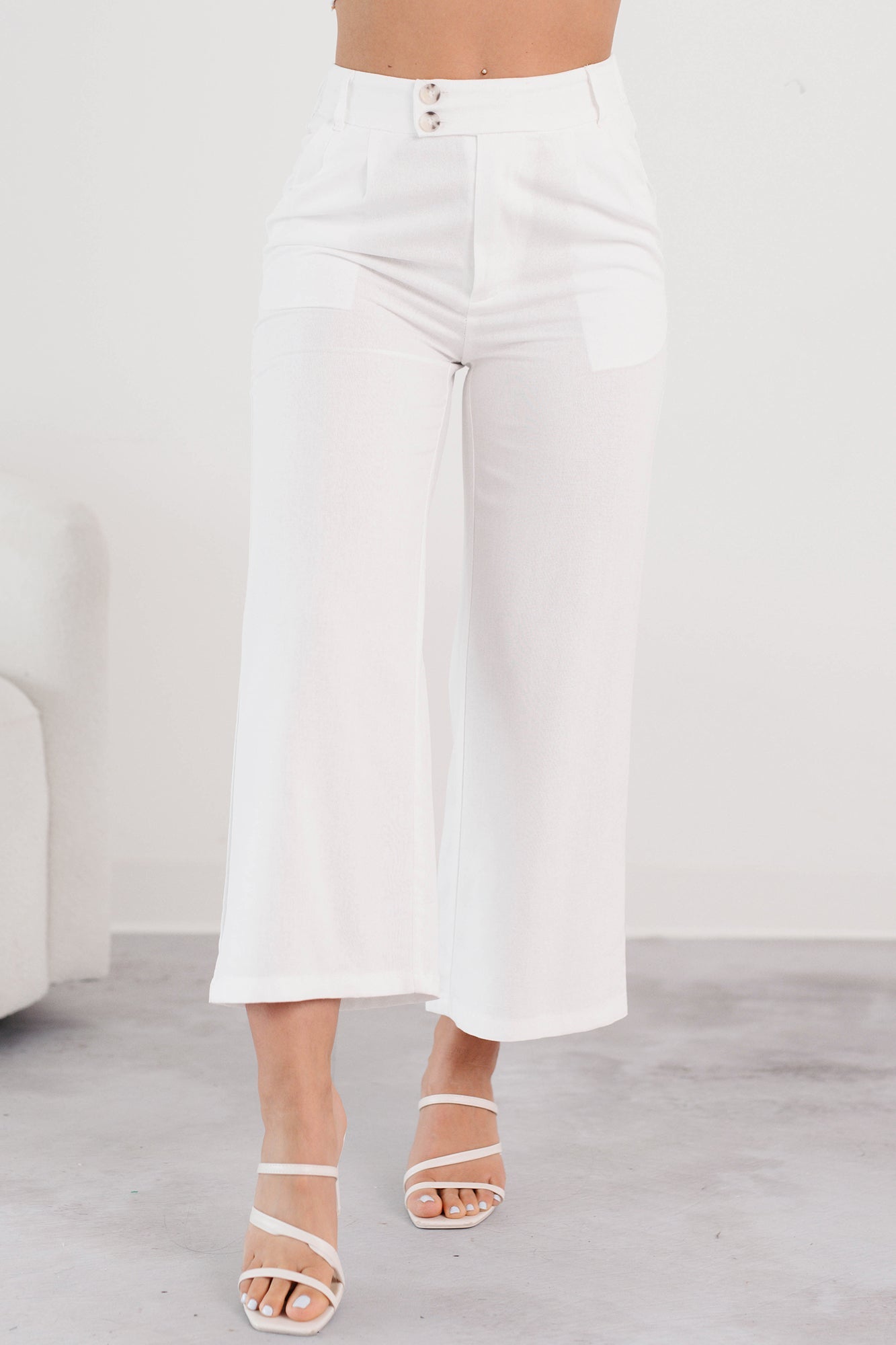 Put-together Poise Linen Cropped Pants (White)