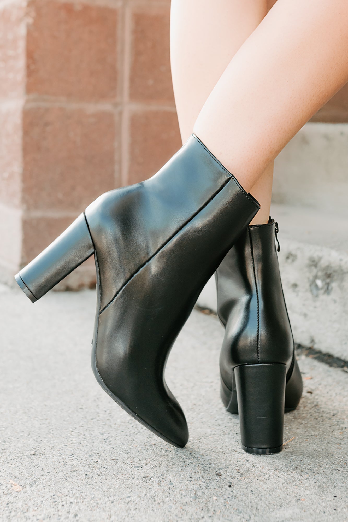 Letting Glow Block Heel Pointed Booties (Black)