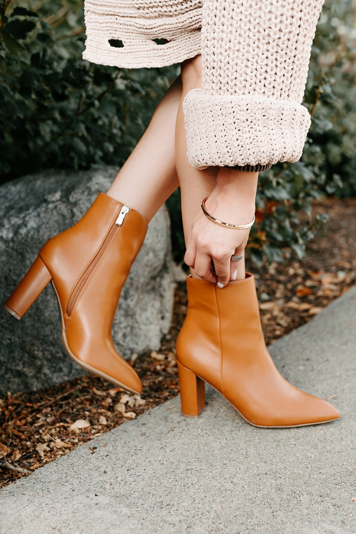 Letting Glow Block Heel Pointed Booties (Camel)
