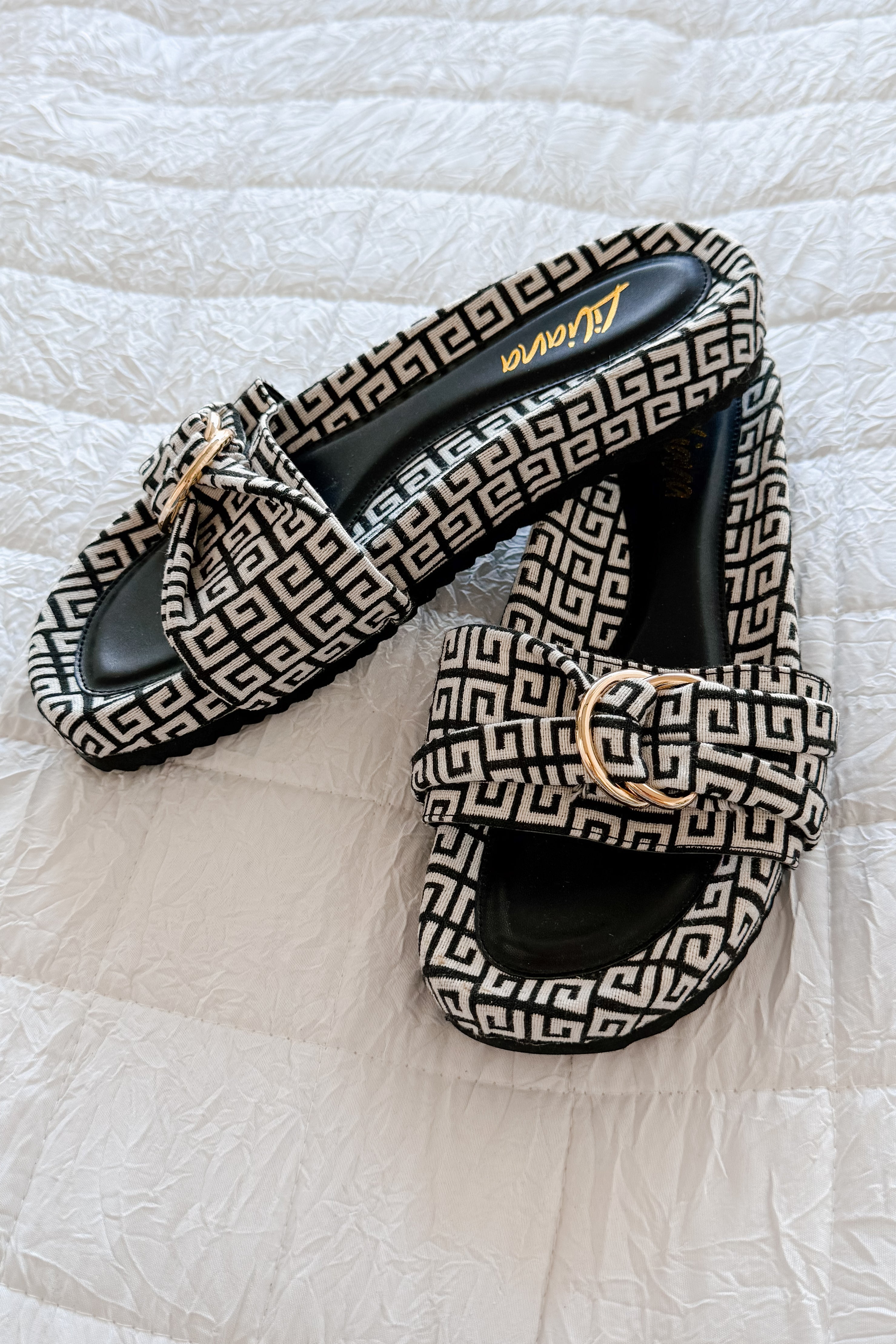 Meandering The Boardwalk Slip On Sandals (Black/White)