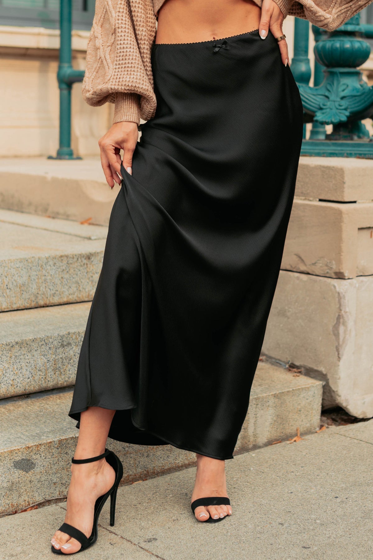 Chic Knows Best Textured Maxi Skirt (Black)