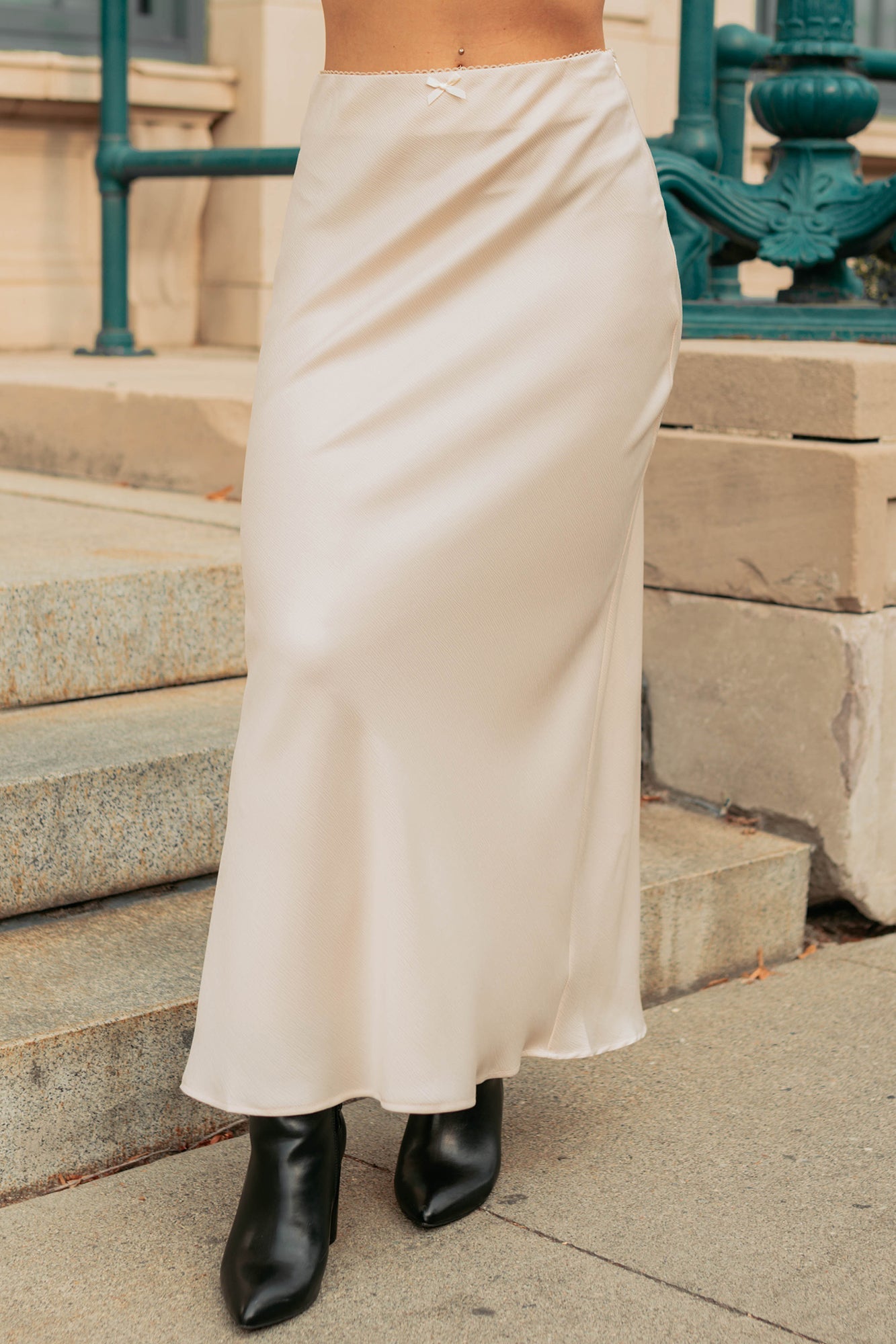 Chic Knows Best Textured Maxi Skirt (Champagne)