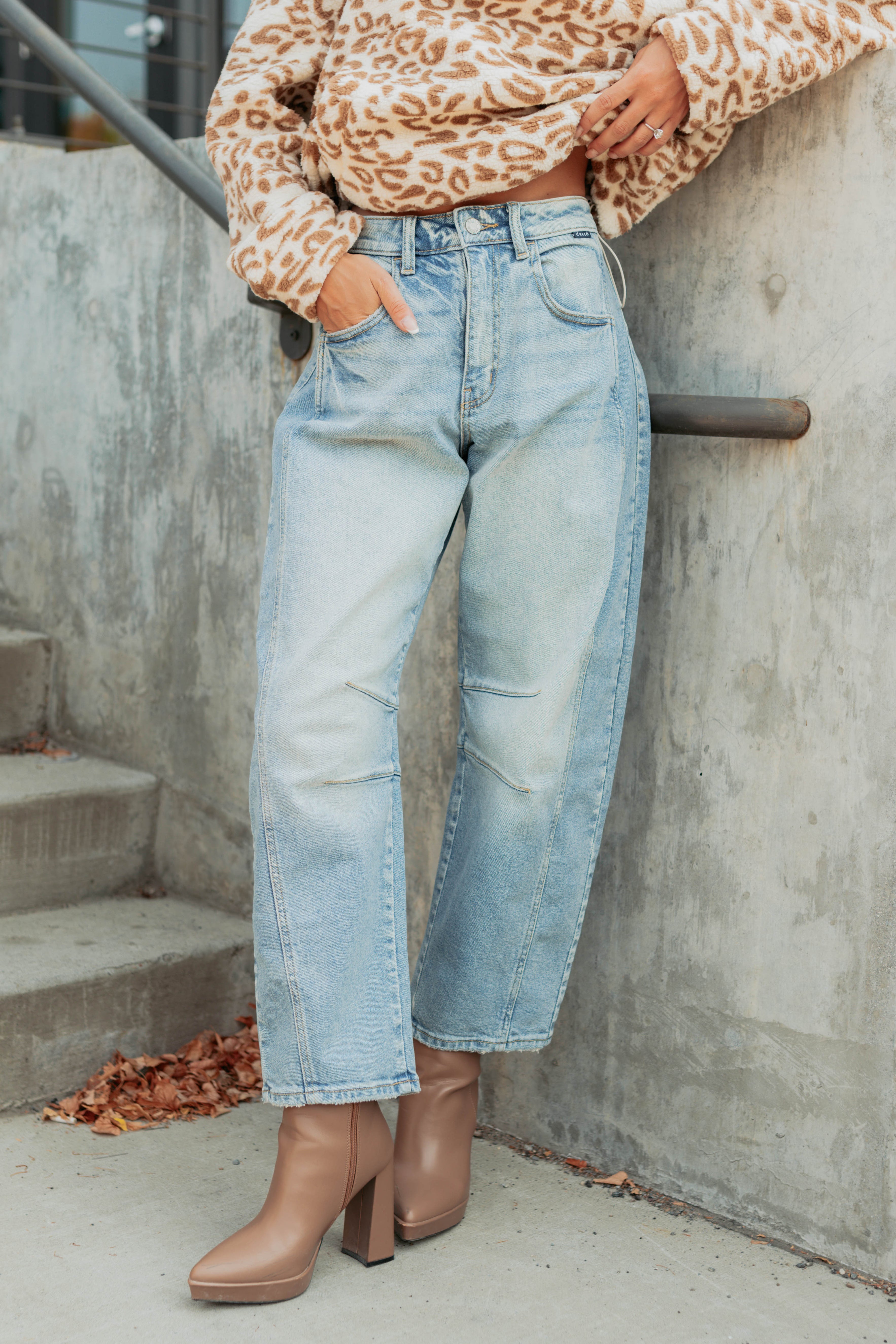 Colette Mid Rise Barrel Cello Jeans (Vintage Medium)