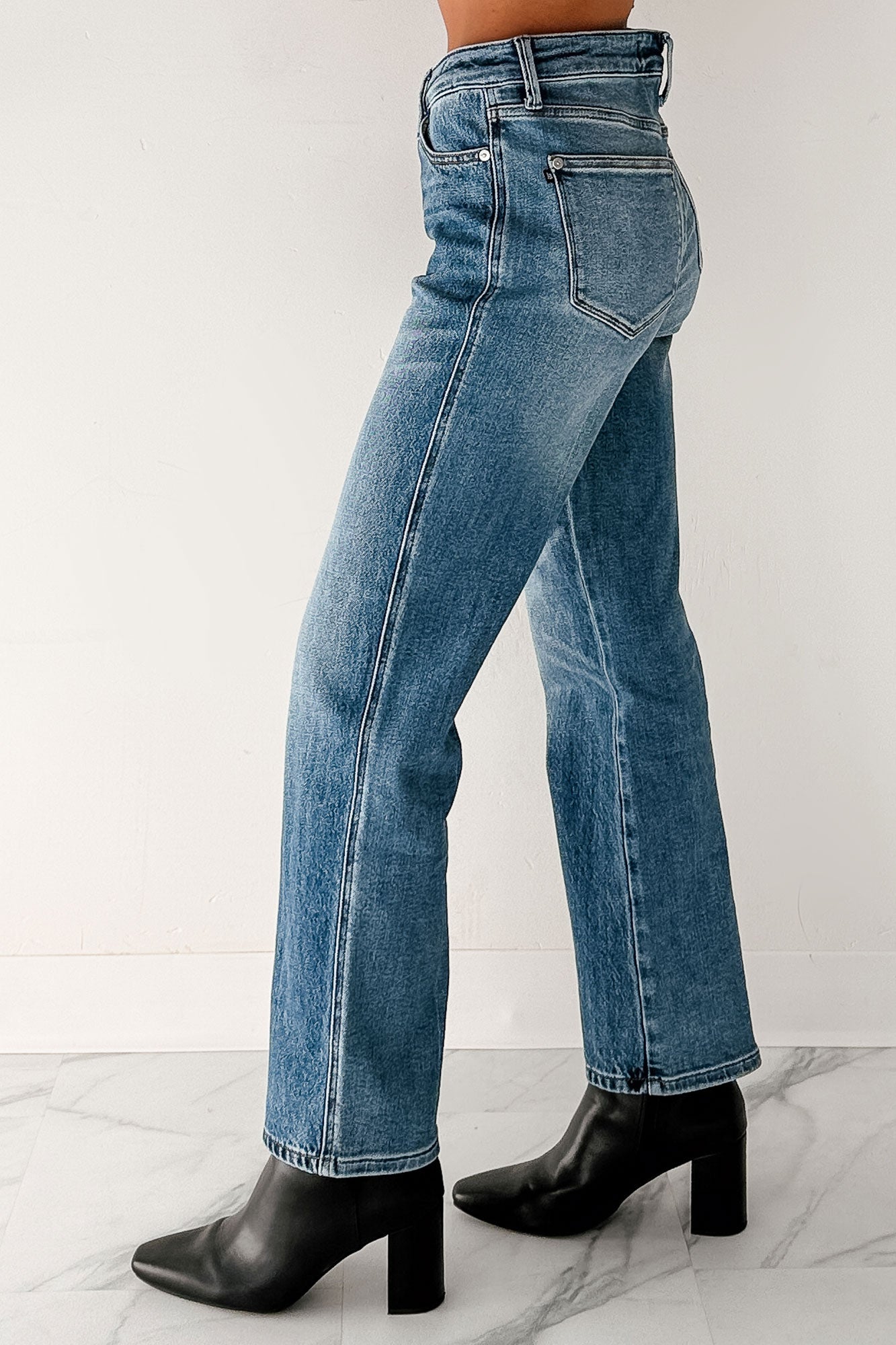 Iyla Mid Rise Slim Straight Judy Blue Jeans (Medium)