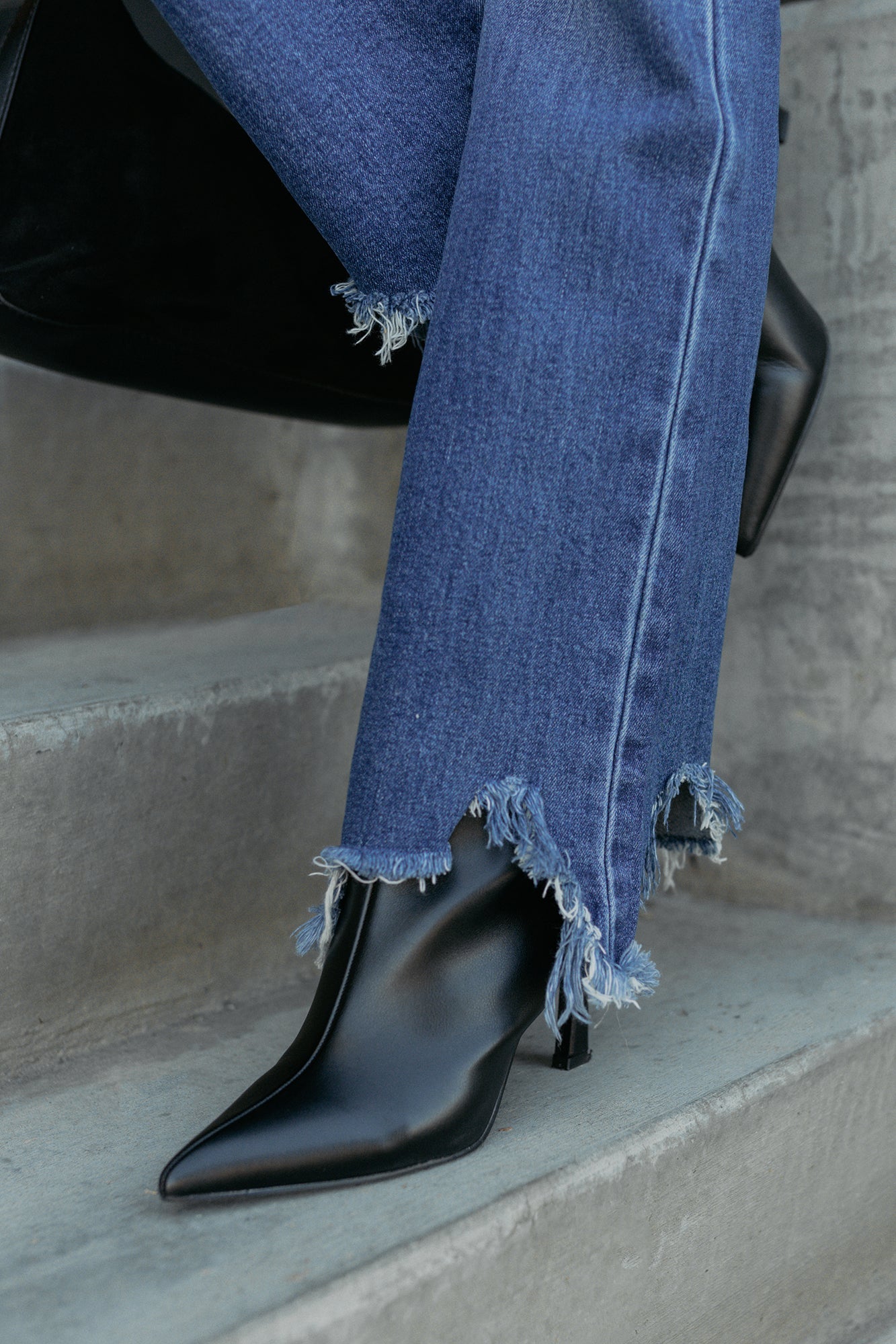 Collin Flare Distressed Kancan Jeans (Medium)