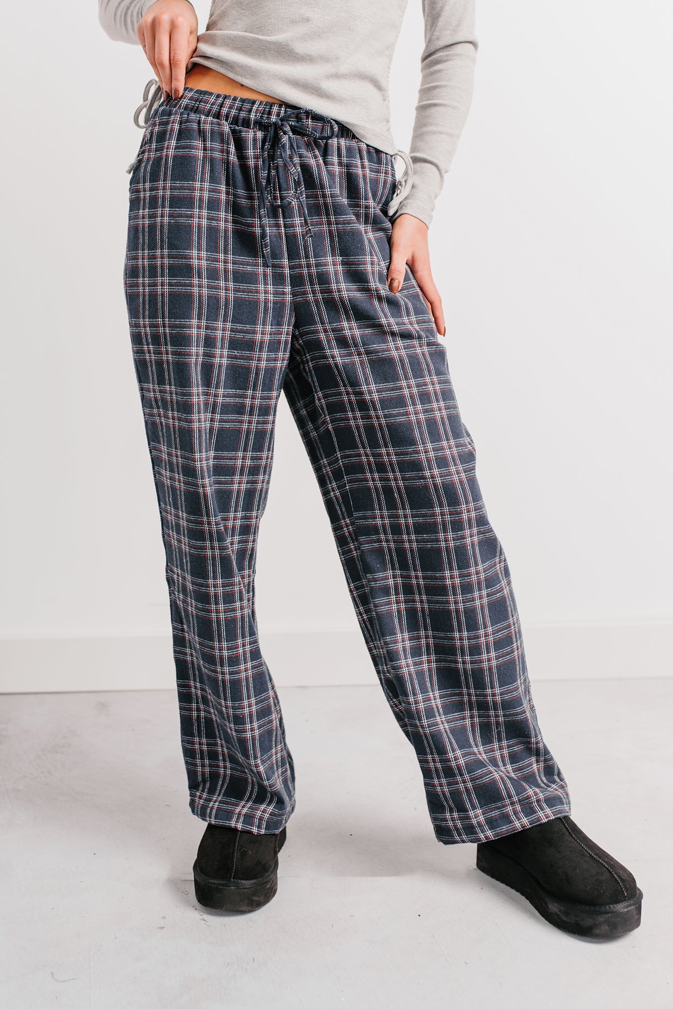 Embracing Less Wide Leg Plaid Pants (Navy)
