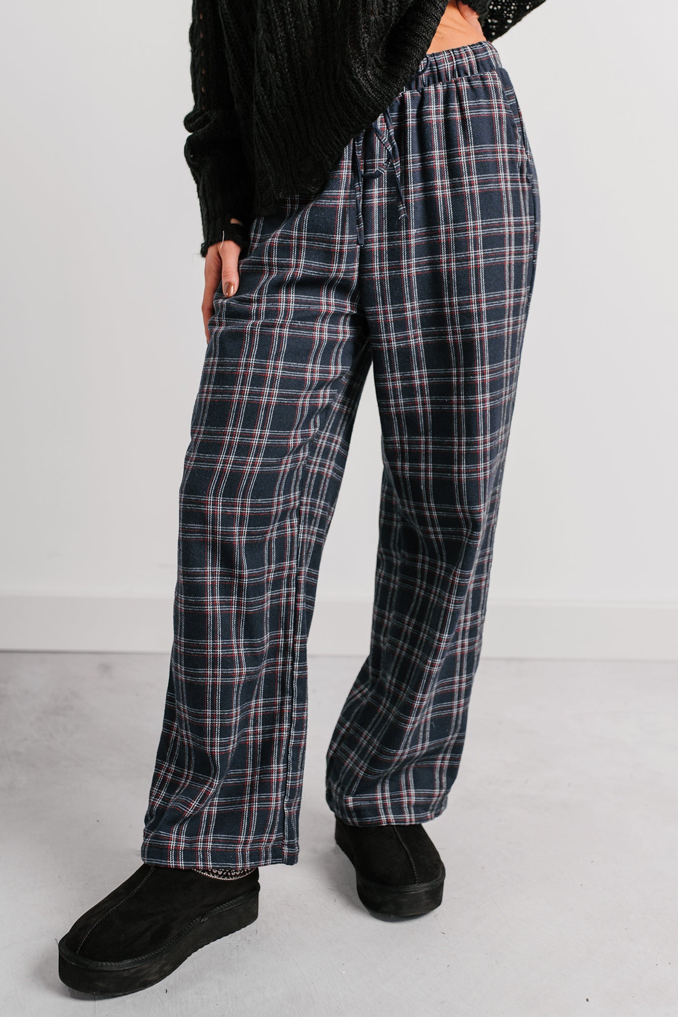 Embracing Less Wide Leg Plaid Pants (Navy)