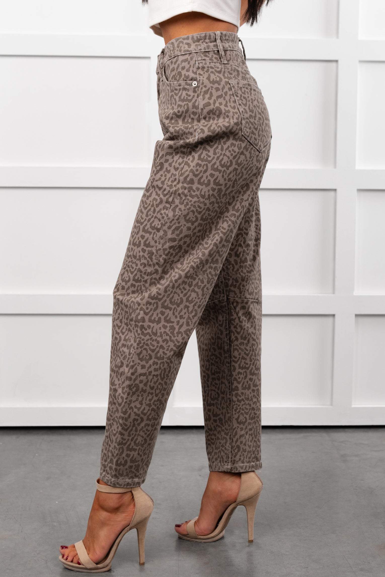 Odin Leopard Barrel Mica Denim Jeans (Ash Brown)