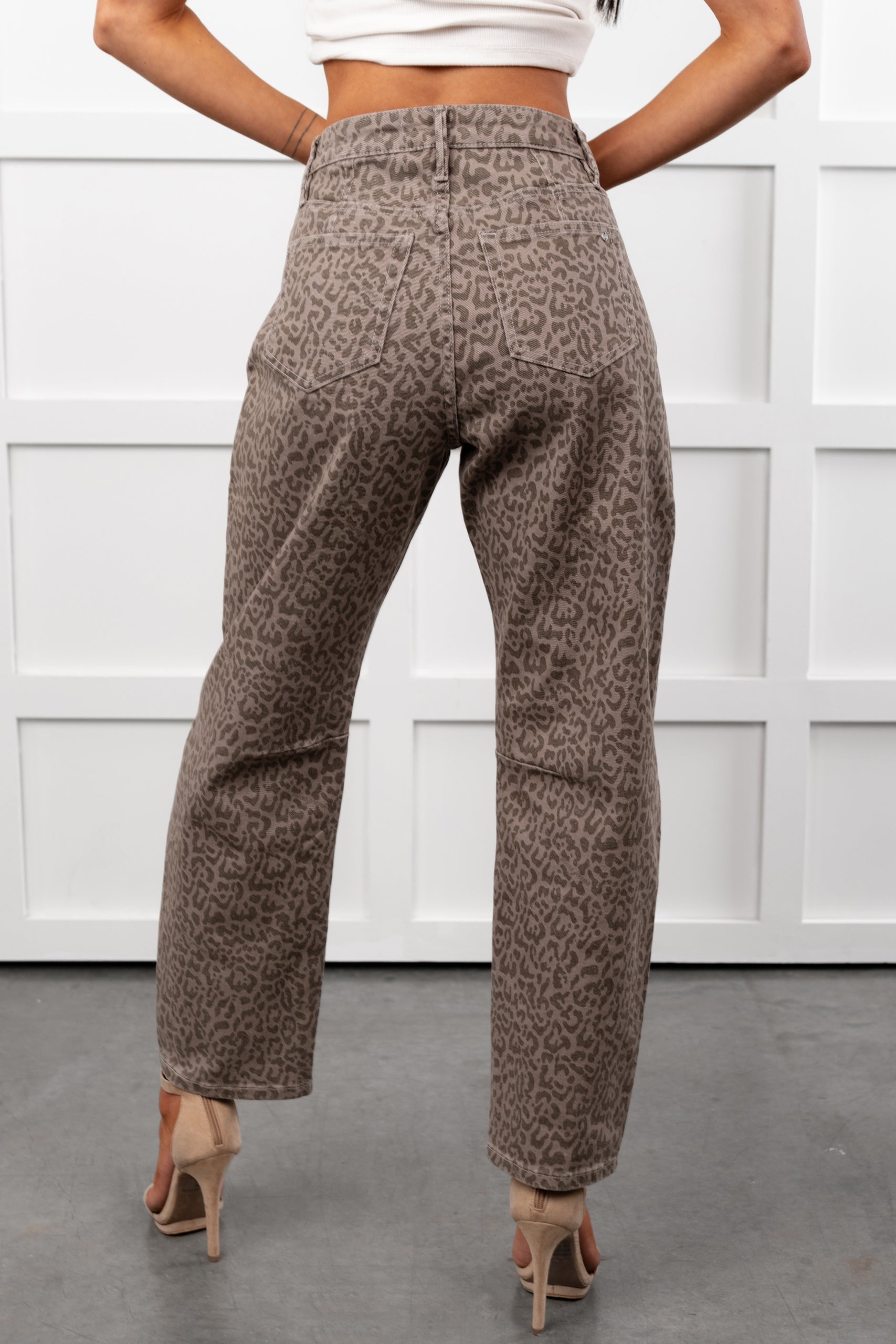 Odin Leopard Barrel Mica Denim Jeans (Ash Brown)