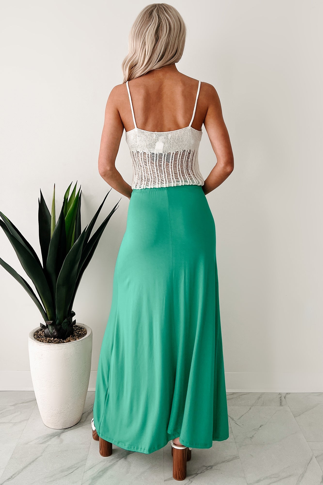 Petal Falling Breeze Cut Out Crochet Knit Tank Top (Off White)